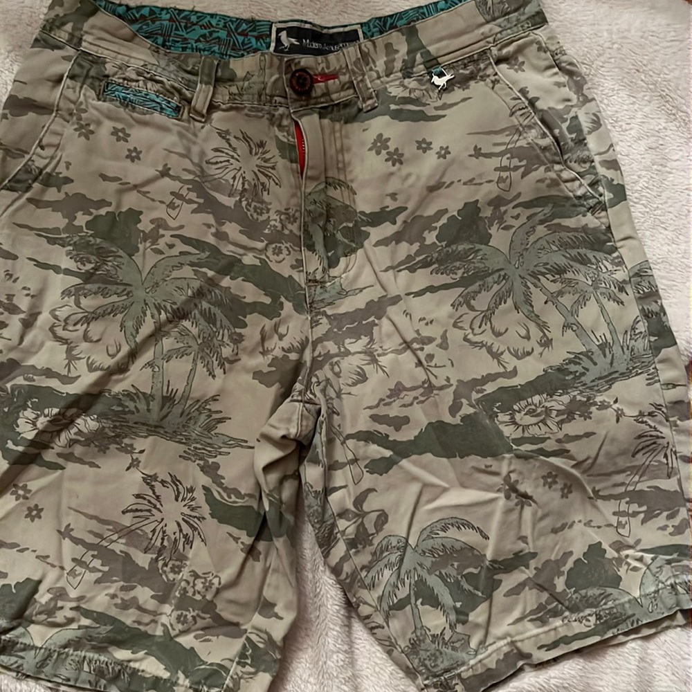 Mens Modern Amusement shorts  Size 32